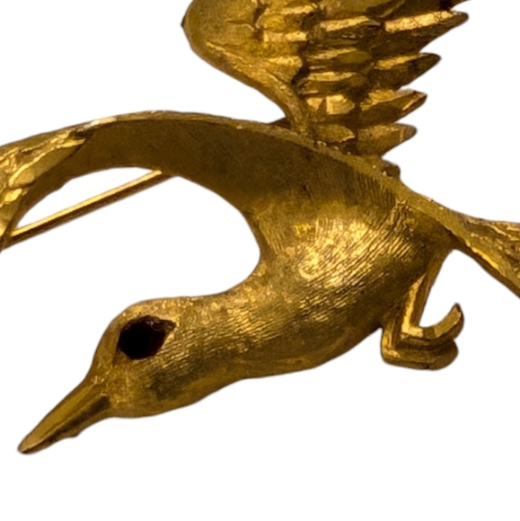 MAMSELLE Signed Flying Crane Gold Brooch Red Jewel Eye - Picture 5 of 12